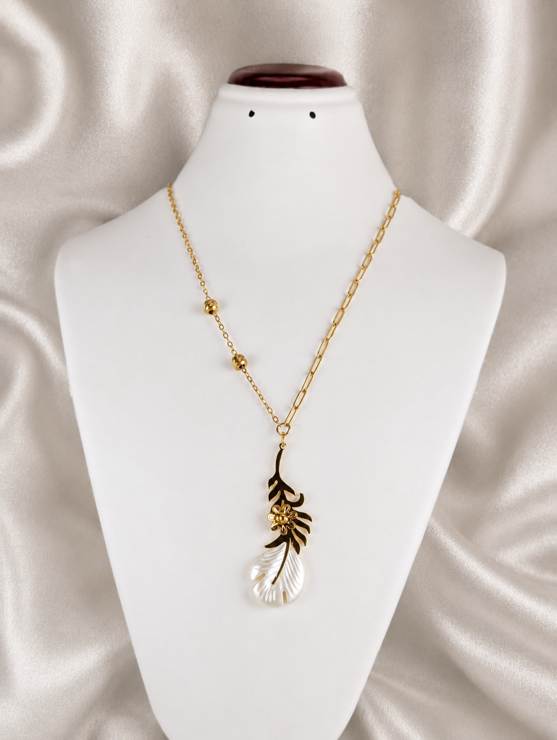 Pearl leaf chain pendant